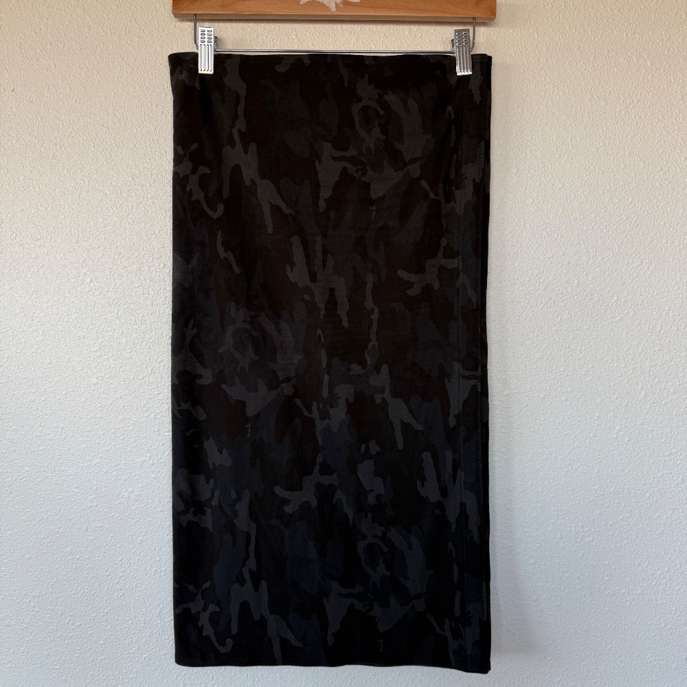 Lululemon Women's Vinyasa Nulu Scarf in Black Camouflage